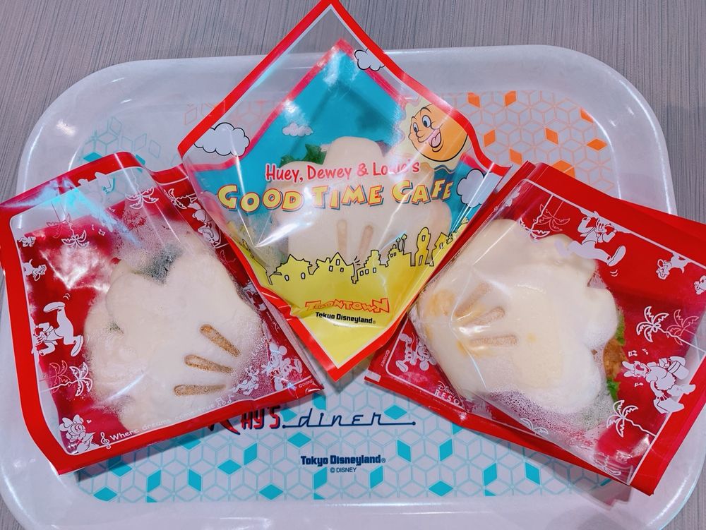 左から 

グローブシェイプ・チキンパオ @ プラズマ・レイズ・ダイナー

グローブシェイプ・ローストチキンパオ  @ ヒューイ・デューイ・ルーイのグッドタイム・カフェ

グローブシェイプ・ポークパオ @ ボイラールーム・バイツ