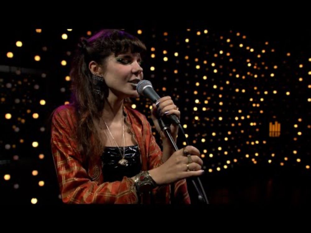 Gaye Su Akyol - Vurgunum Ama Acelesi Yok (Live on KEXP)