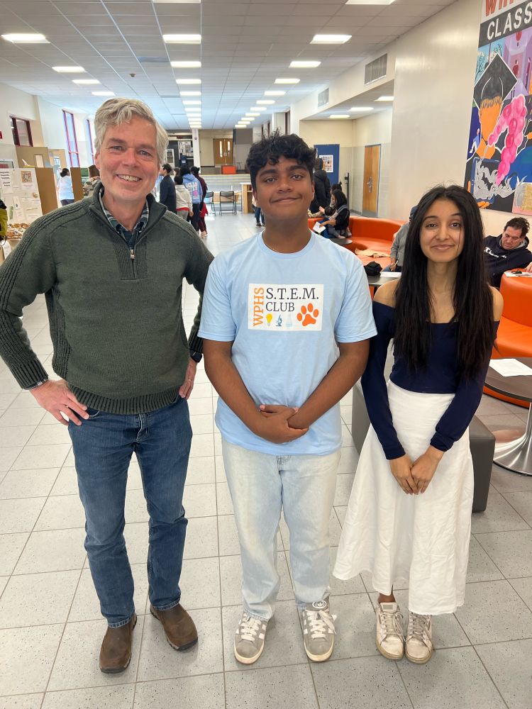 Students pose with Mayor