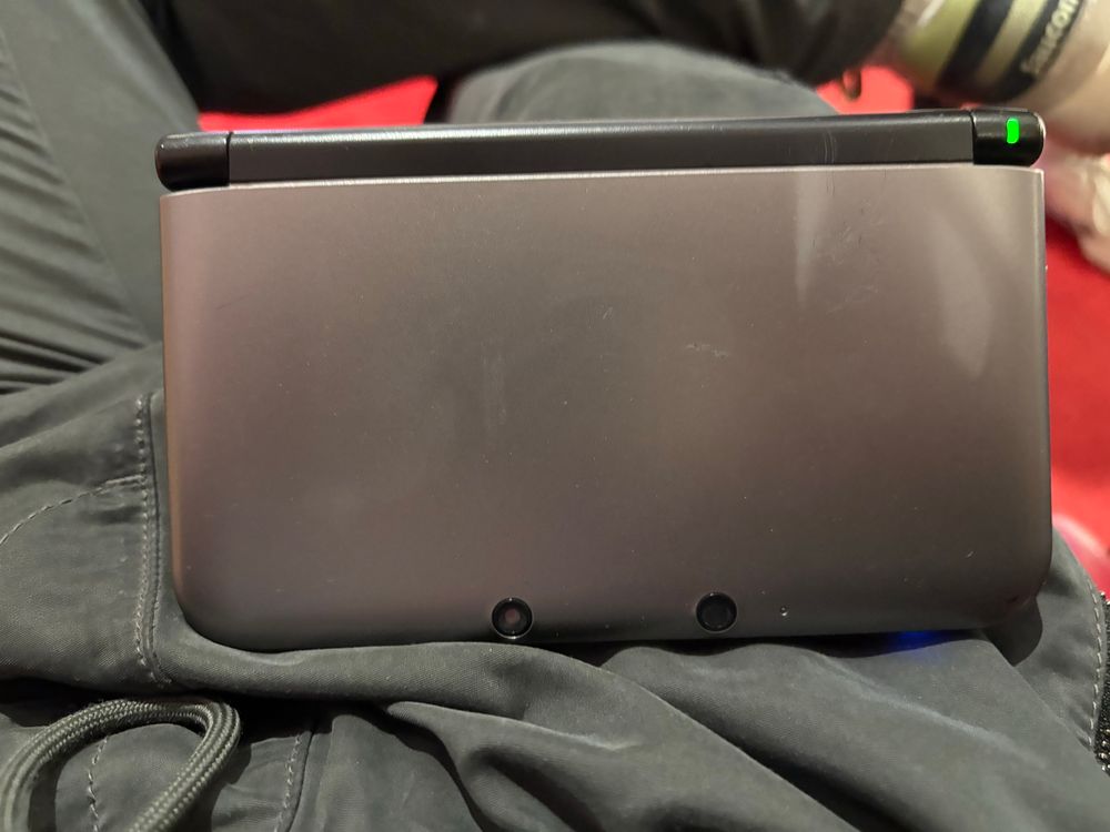 My 3DSXL, with the green streetpass light active.