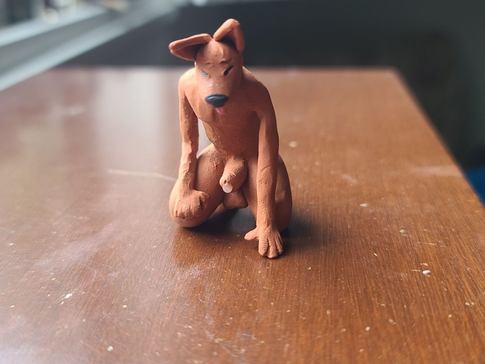 A head on angle of the dog sculpture 