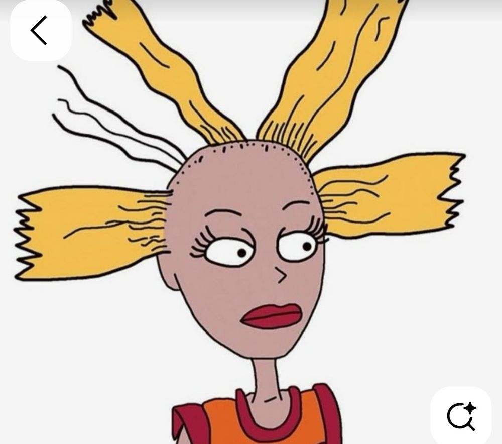 boneca Cinthia do desenho animado Rugrats, arrancaram vários tufos de cabelo loiro dela e só sobrou uns 4 pedaço que ficam espetados pra cima