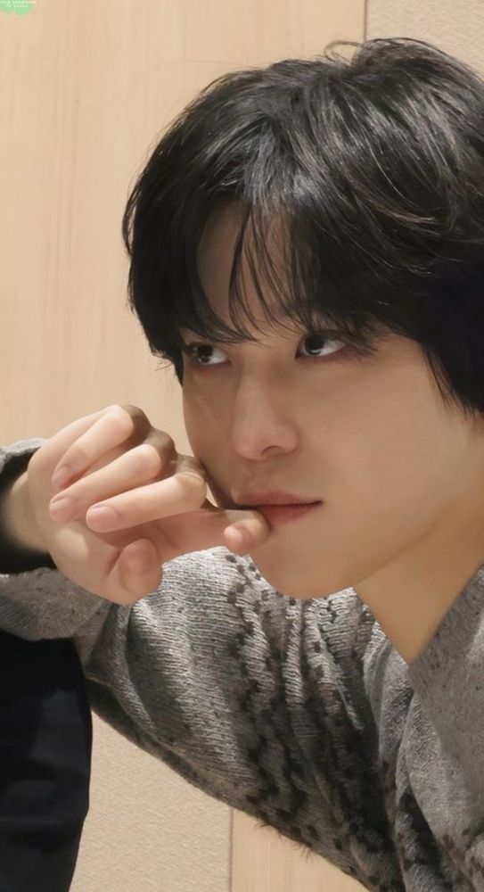 yunho with a hand against his mouth using his piercing gaze attack 