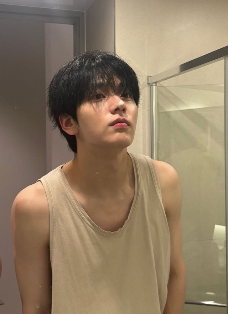 soobin mirror selfie in a tank top