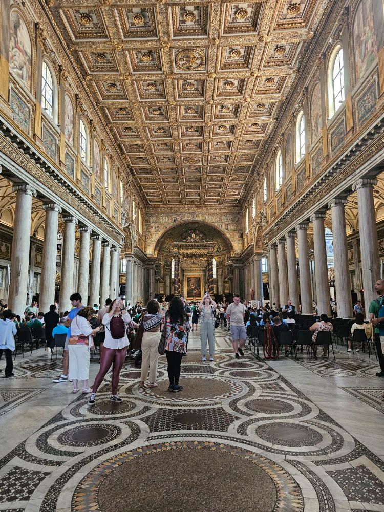 Interior of the Basilicata di Santa Maria Maggiore 