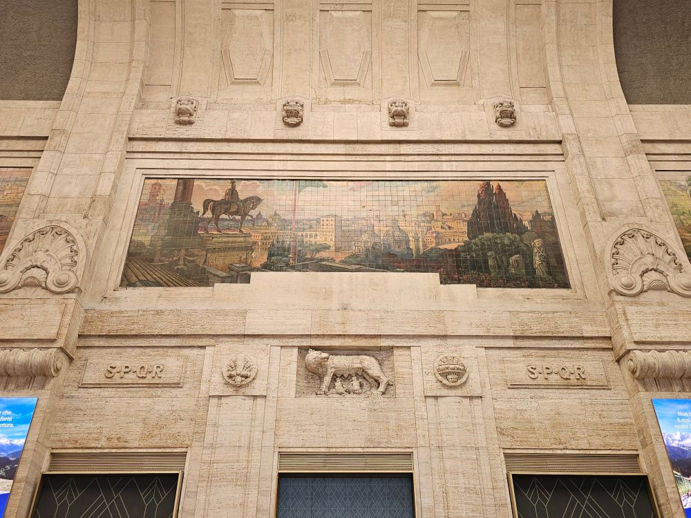 Painting and sculpture of Romulus and Remus fed by the wolf