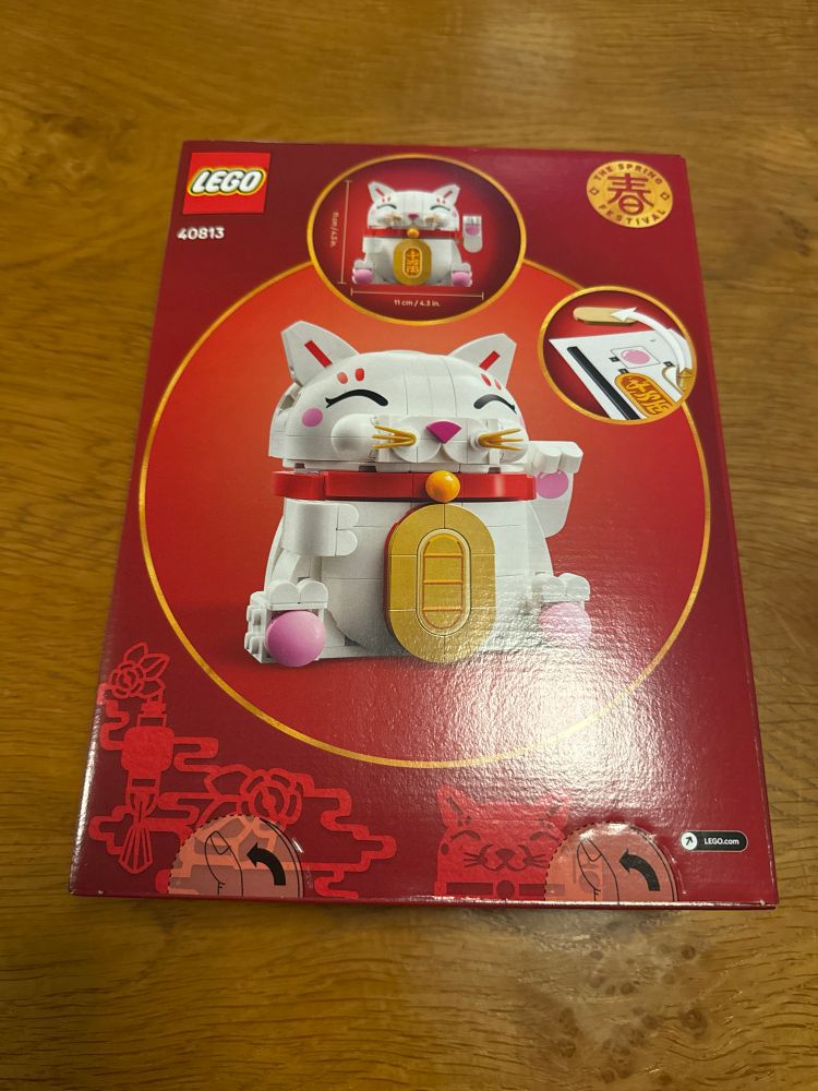 Lego lucky cat in box