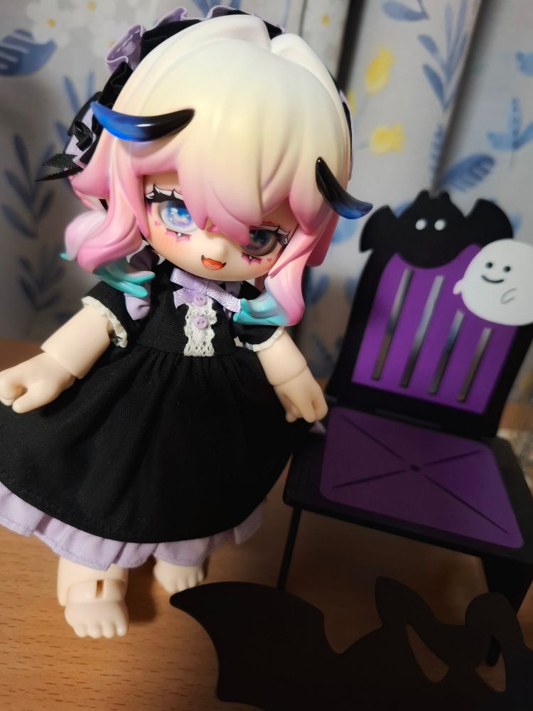 虫虫カフェ　服はCome4freeの紫藤物語より