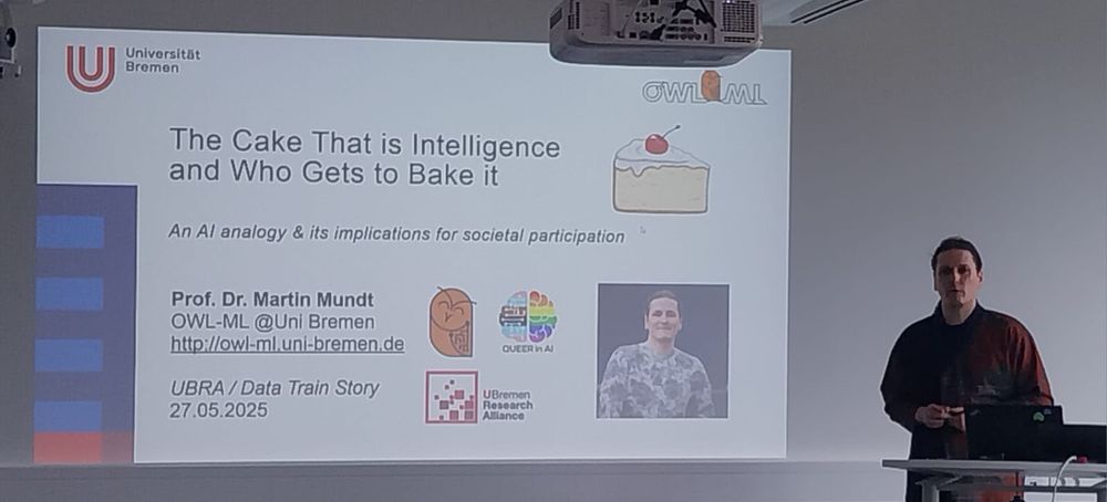 Martin presenting the intro slide of the talk