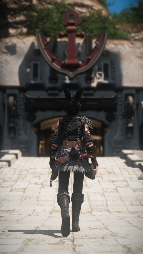 Ren (Warrior of Light timeline) arrives in Limsa Lominsa for the first time. He's yet to pick up a weapon, and his hair lacks its usual white highlights. The atmosphere is bright, and his steps seem hopeful. 