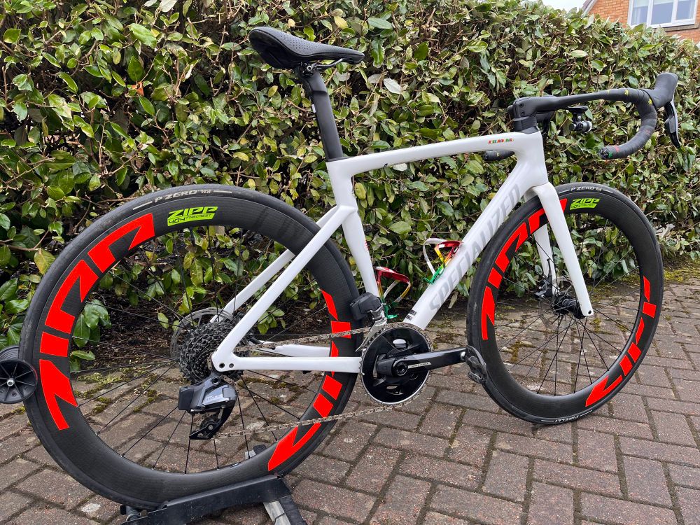 Tarmac SL7, Red Zipp wheel graphics