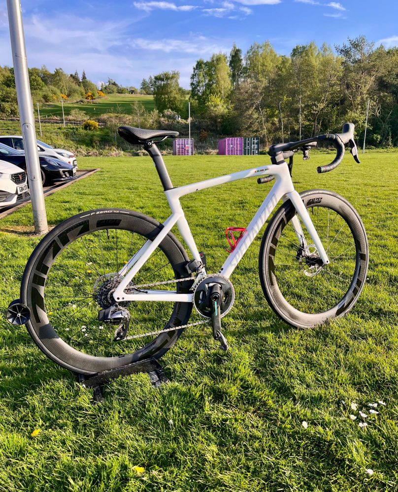 Tarmac SL7, black Zipp wheel graphics.