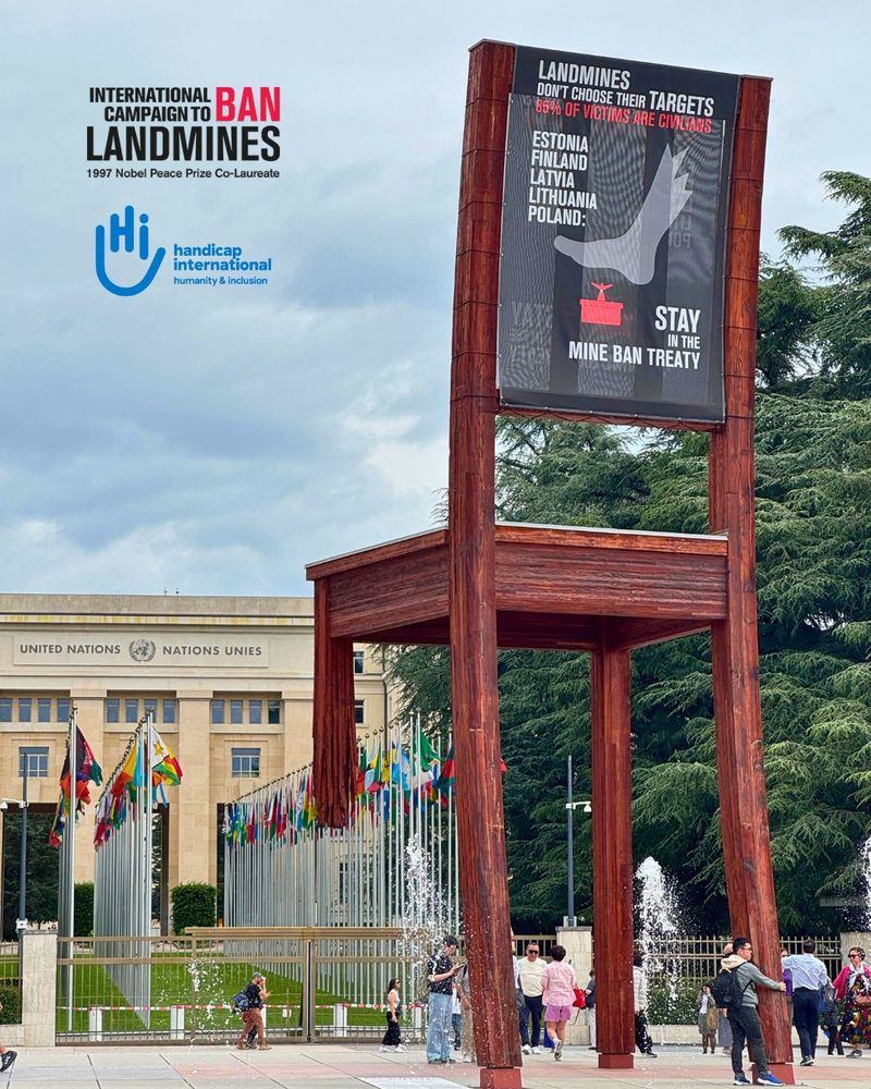 Broken Chair on the place des Nations, in Geneva. The picture also shows ICBL and HI's logos. 