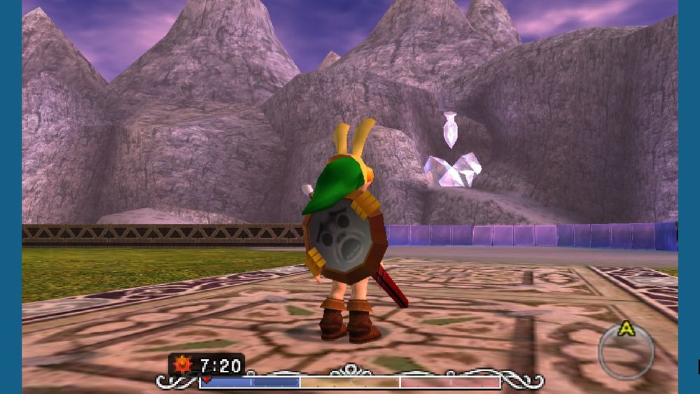 Captura de Pantalla del juego The Legend of Zelda: Majora's mask, jugado en emulador en un ordenador. Se ve a Link de espaldas en el centro de la imagen, mirando a la entrada, algo alejada, a la zona montañosa del juego. Dicha entrada está cubierta de hielo, con una estalactita también de hielo, que tiene una parte estrechada cerca de la base, dándole una forma de plug anal.
