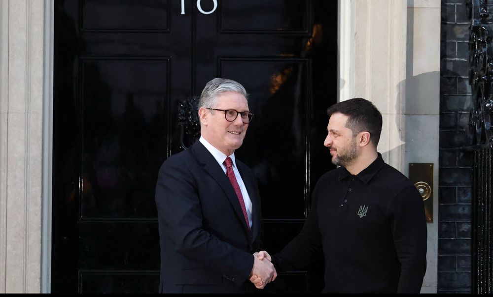 Starmer and Zelenskyy shaking hands outside No 10