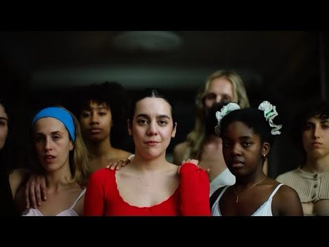 Valeria Castro - tiene que ser más fácil (Videoclip Oficial)