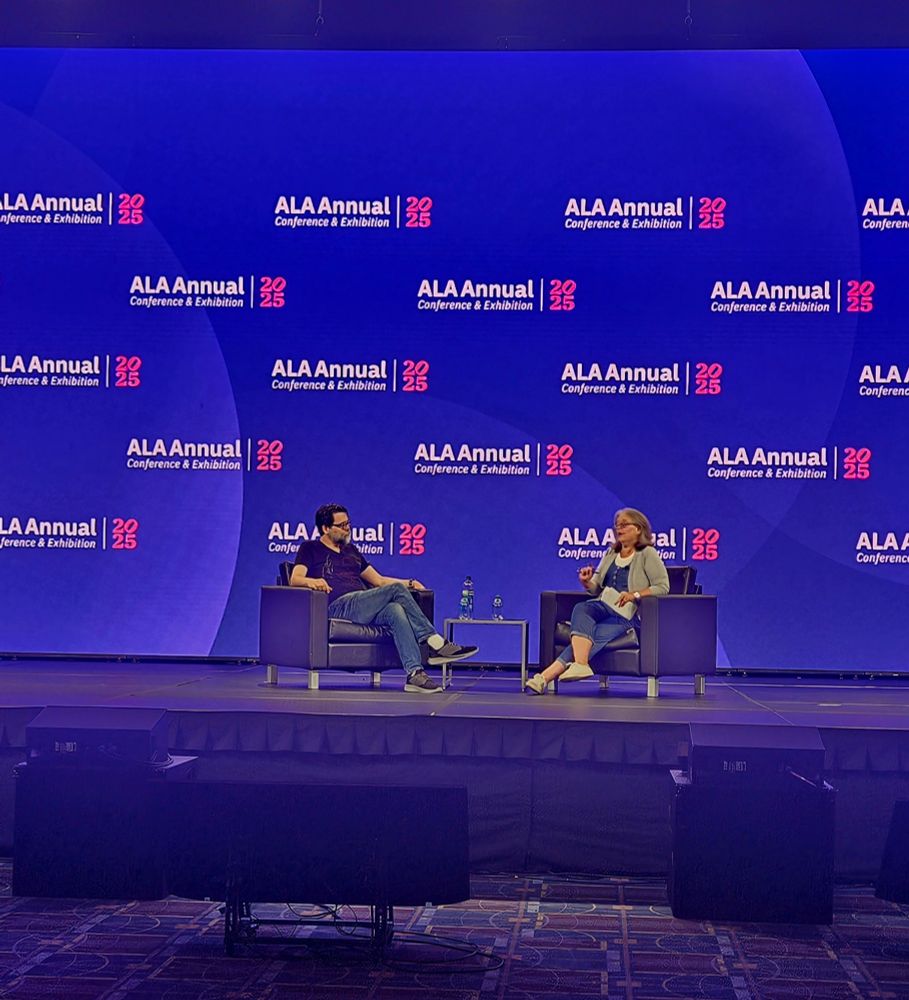 Joe Hill being interviewed by Becky Spratford at ALA Annual 2025
