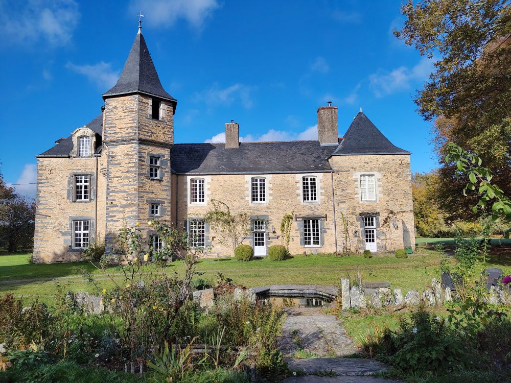 Vu extérieur d'un petit château 