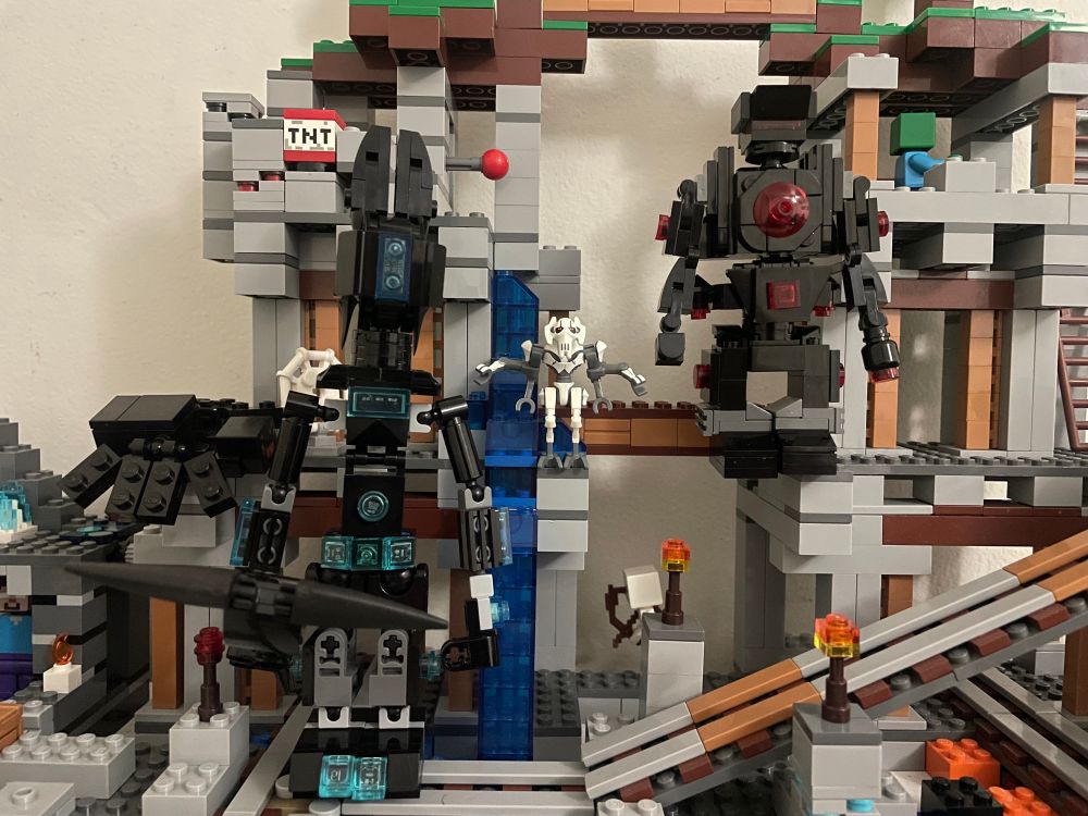 Left: 4 Grievouses tall
Right: 2.5 Grievouses tall