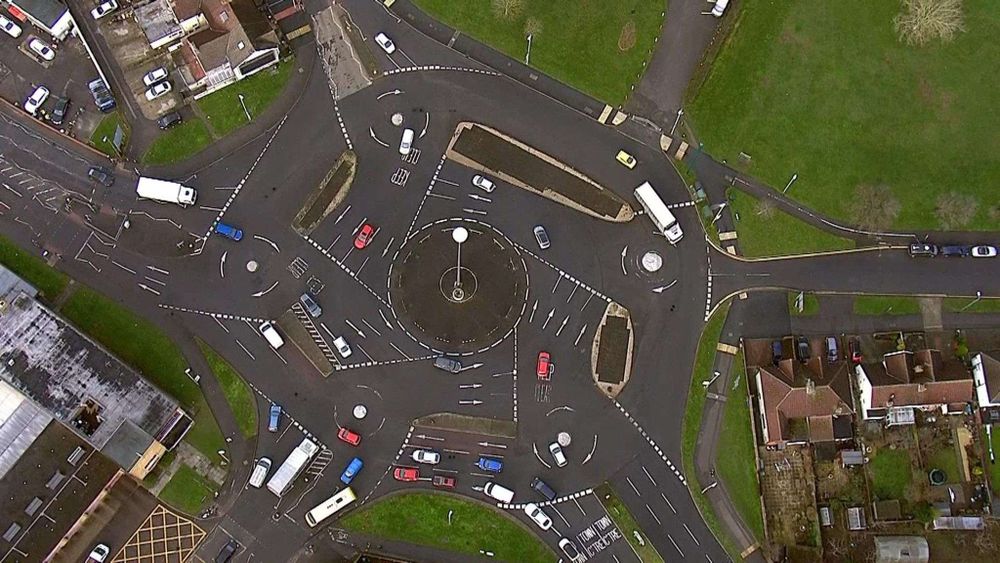 The Swindon Magic Roundabout seen from above. 5 mini roundabouts circling a central roundabout.