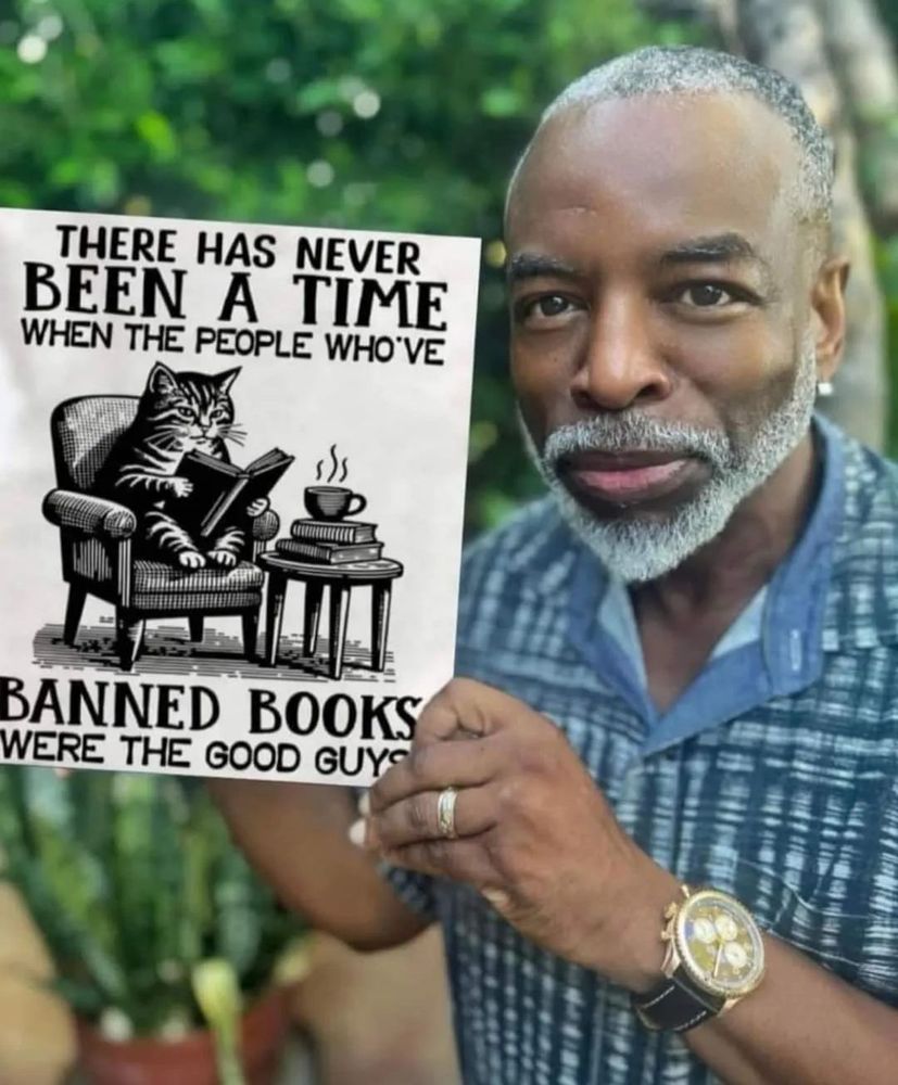 Levar Burton holding a sign that reads “There has never been a time when people who’ve banned books were the good guys.”