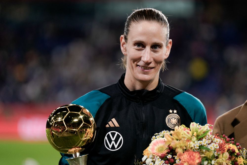 Ann-Katrin Berger pictured with a trophy and flowers after being honoured as Germany’s best player for 2024