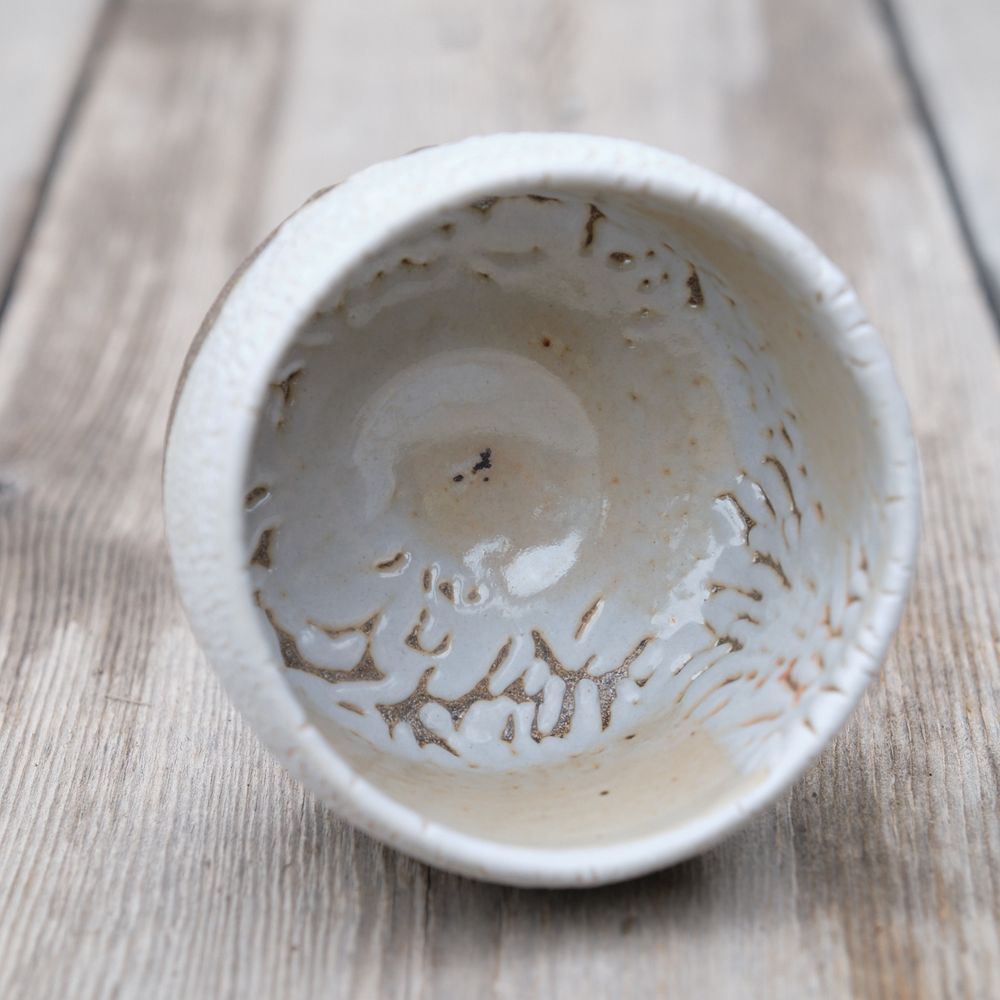 Interior of the chawan with well-defined chadamari.