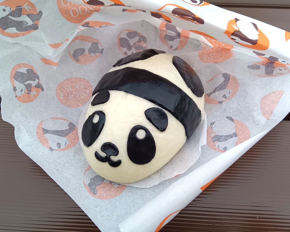 パンダまん

筍入りの肉まん
肉まんとしては少し小振りで、こちらも熱々