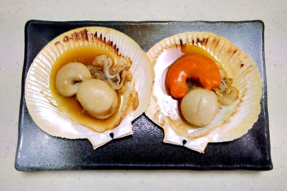 ツキヒガイのバター醤油焼き
殻に貝の身とバターをのせ、醤油・酒をかけてそのままグリルした