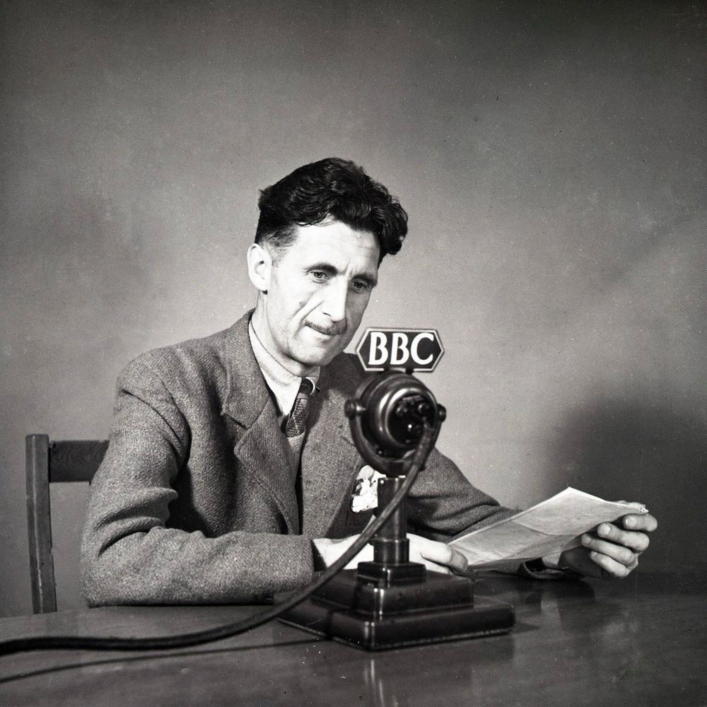 ”Either we all live in a decent world, or nobody does.”
George Orwell, English novelist, journalist, critic, born #OTD 1903; author of Animal Farm (1945), Nineteen Eighty-Four (1949).
BBC Archive | UCL Special Collections @uclspeccoll.bsky.social