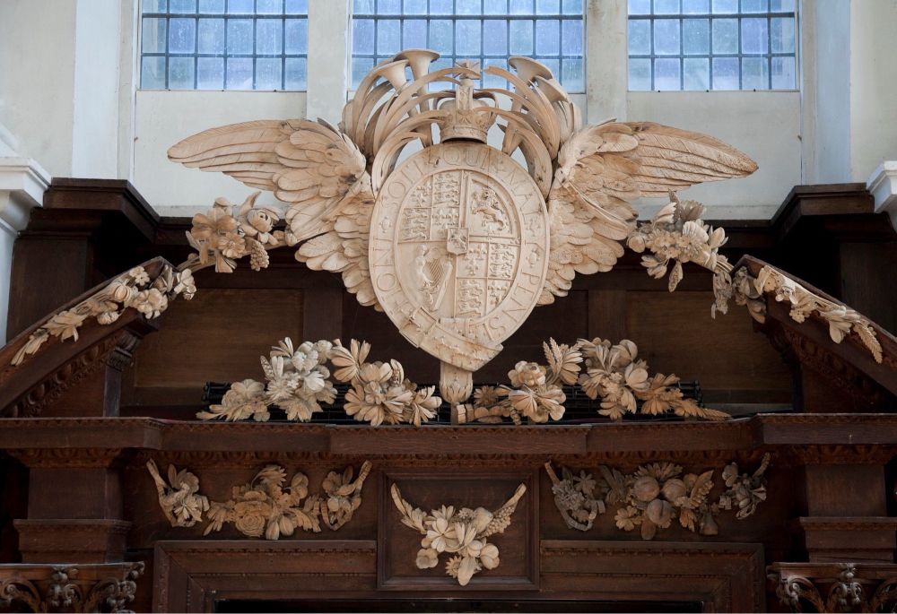 The Wren Library, Trinity College Cambridge, designed by Sir Christopher Wren in 1676, completed in 1695; interior with distinctive limewood carvings by ‘The King’s Carver’ Grinling Gibbons, acclaimed Dutch sculptor who died in London #OTD 1721.
@trincolllibcam.bsky.social