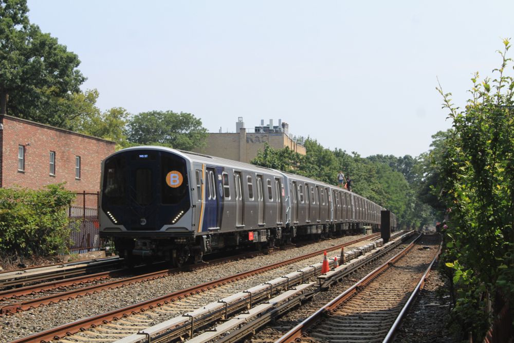 Coming off the embankment down into the open cut just north of Avenue H
