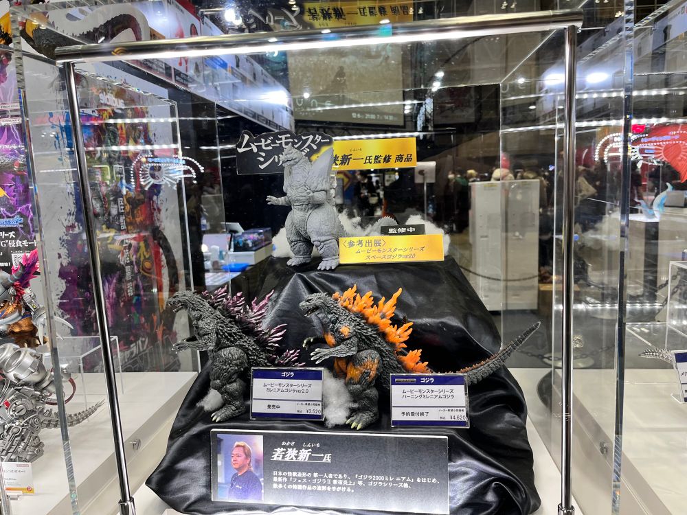 若狭新一氏監修のゴジラフィギュア二体と監修中のスペースゴジラ