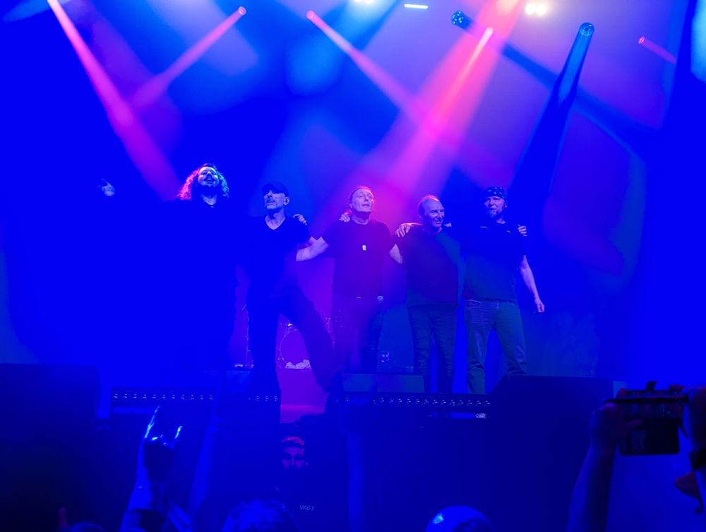 Fabio Lione's Dawn of Victory taking a bow 