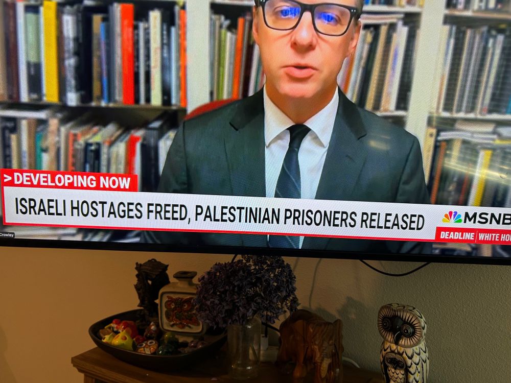 News chyron that reads “Israeli hostages freed, Palestinian prisoners released”.