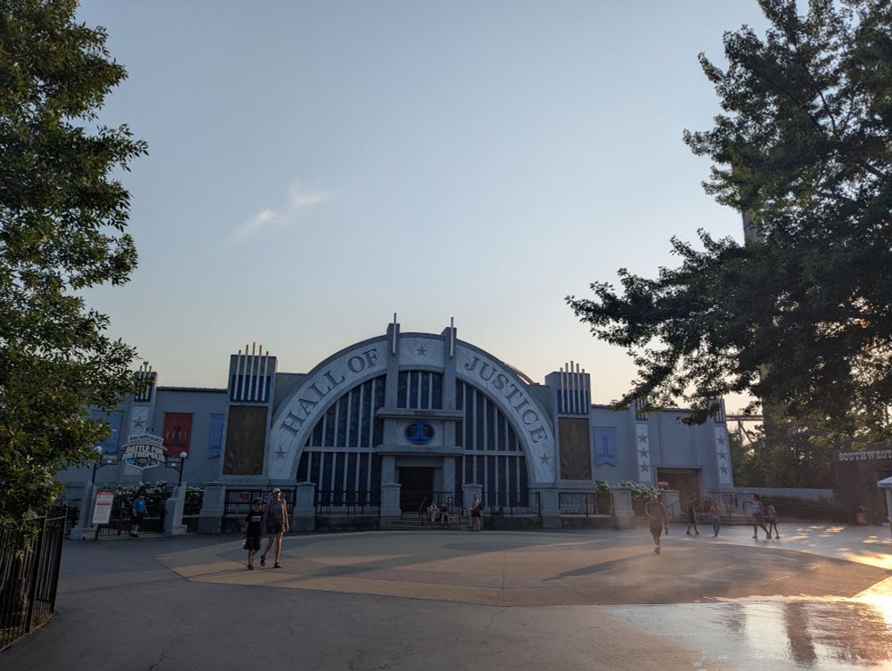 A picture of the Hall of Justice at Six Flags Great America, the building for a dark ride called "Justice League: Battle for Metropolis"
