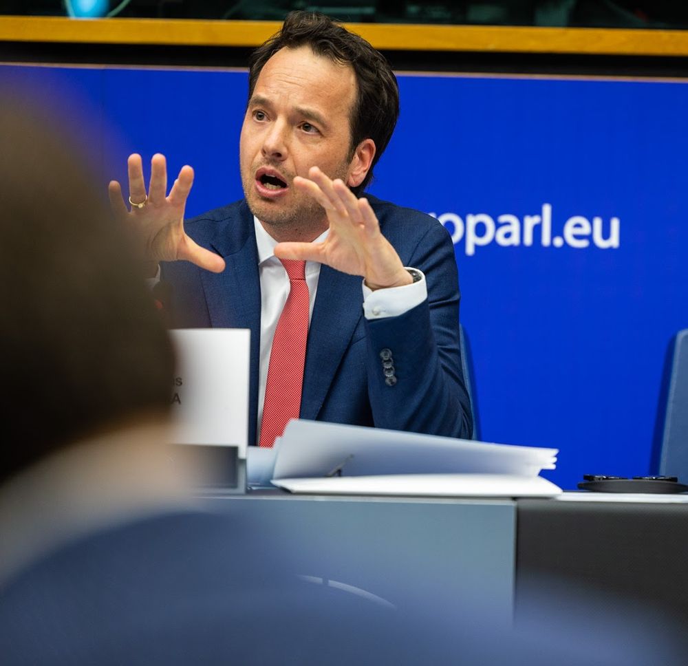 Andreas Kalina bei seiner Keynote im Europäischen Parlament