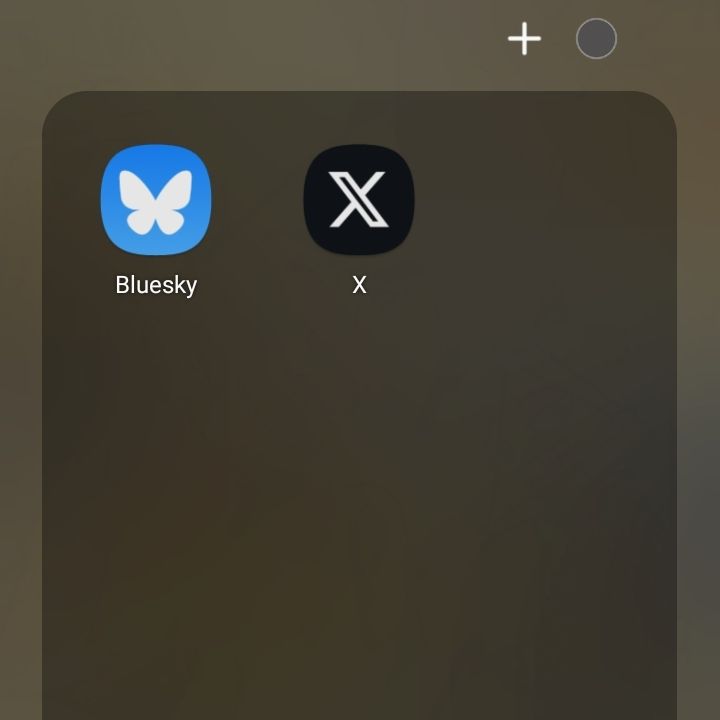 Sim, eu baixei o twitter de volta só pra ver um yaoi 