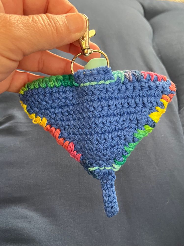 Backside of Stingray shaped lip balm bag charm. Crocheted 🧶 using peaches and cream cotton yarn. 