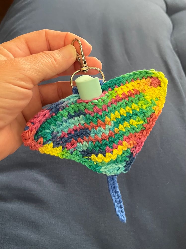 Stingray shaped lip balm bag charm. Crocheted 🧶 using peaches and cream cotton yarn. 