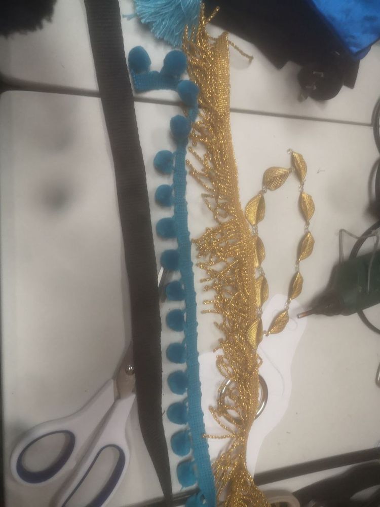 Old Arabian bridle from 2016 after taking apart.
Gold leaves/beads, turquoise pompoms, gold tassel, black webbing
