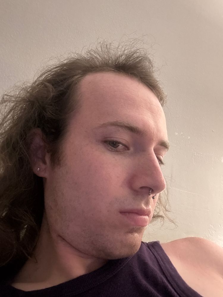 A girl with a cunty eyebrow