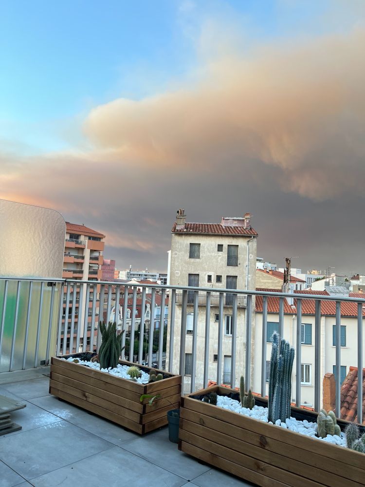 Smoke from a wild fire in Jonquières, Heurault, which is over 150km from Perpignan. The smoke was all over and day became night.