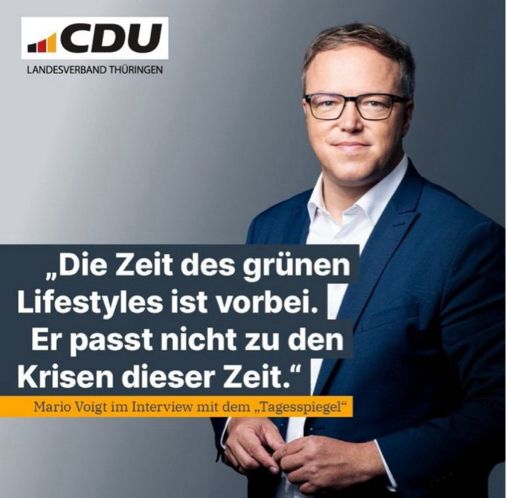 Artikelzitat aus dem Tagesspiegel, Foto Mario Voigt CDU Vorsitzender aus Thüringen.

„Die Zeit des grünen Lifestyles ist vorbei. Er passt nicht zu den Krisen dieser Zeit."
Mario Voigt im Interview mit dem „Tagesspiegel"