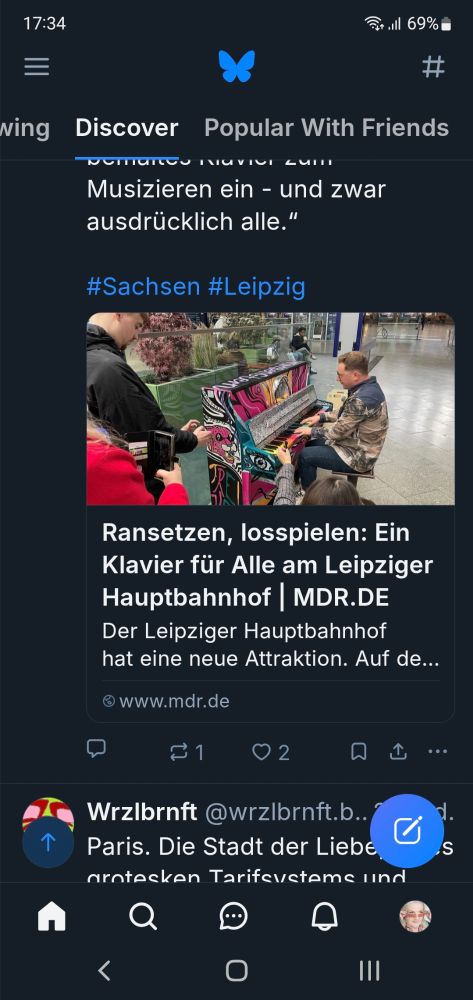 Klavier  am Bahnhof..