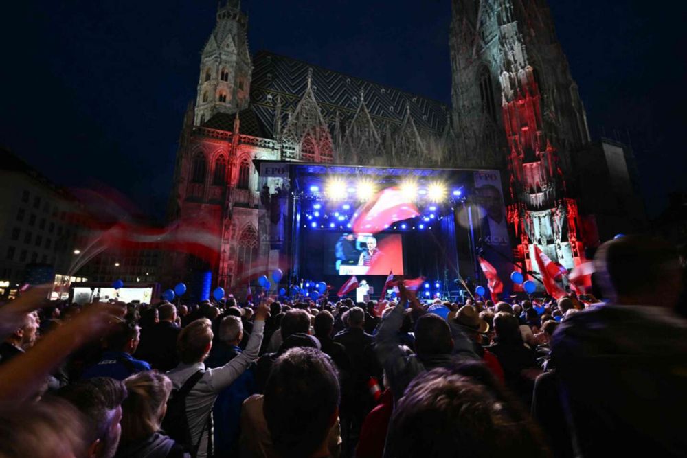 En Autriche, un chant nazi a été entonné aux funérailles d’un ancien élu d’extrême droite, juste avant les législatives