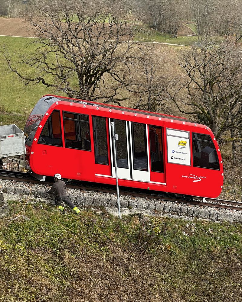 26 november 2025 reinstallinthe car with new red color and no more orange glasses