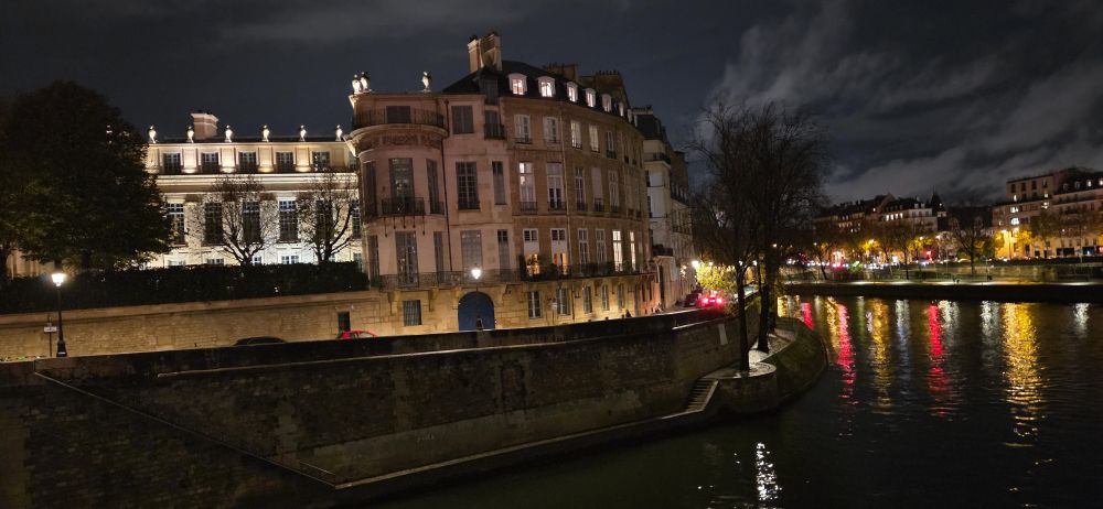 Hôtel Lambert sur l'Île Saint-Louis hier soir