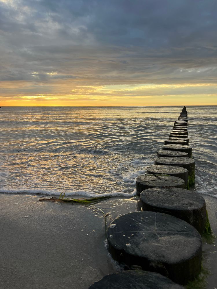 Meer, Sonnenuntergang, Wellenbrecher Foto Ahrenshoop gestern Abend 