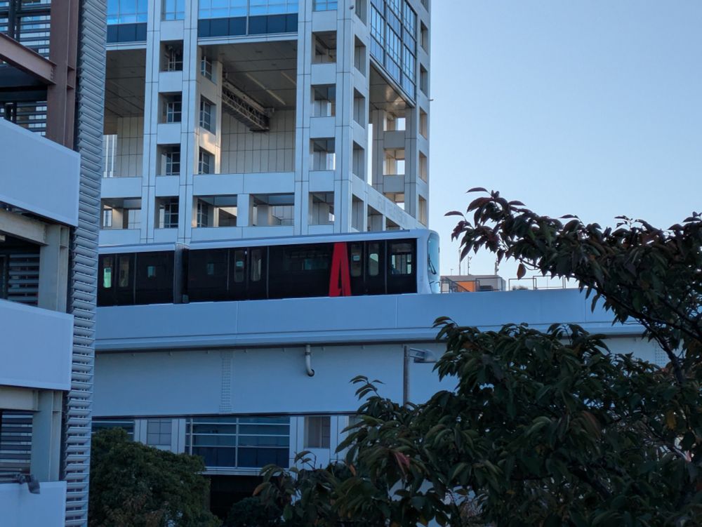 アルバルク東京仕様のゆりかもめ